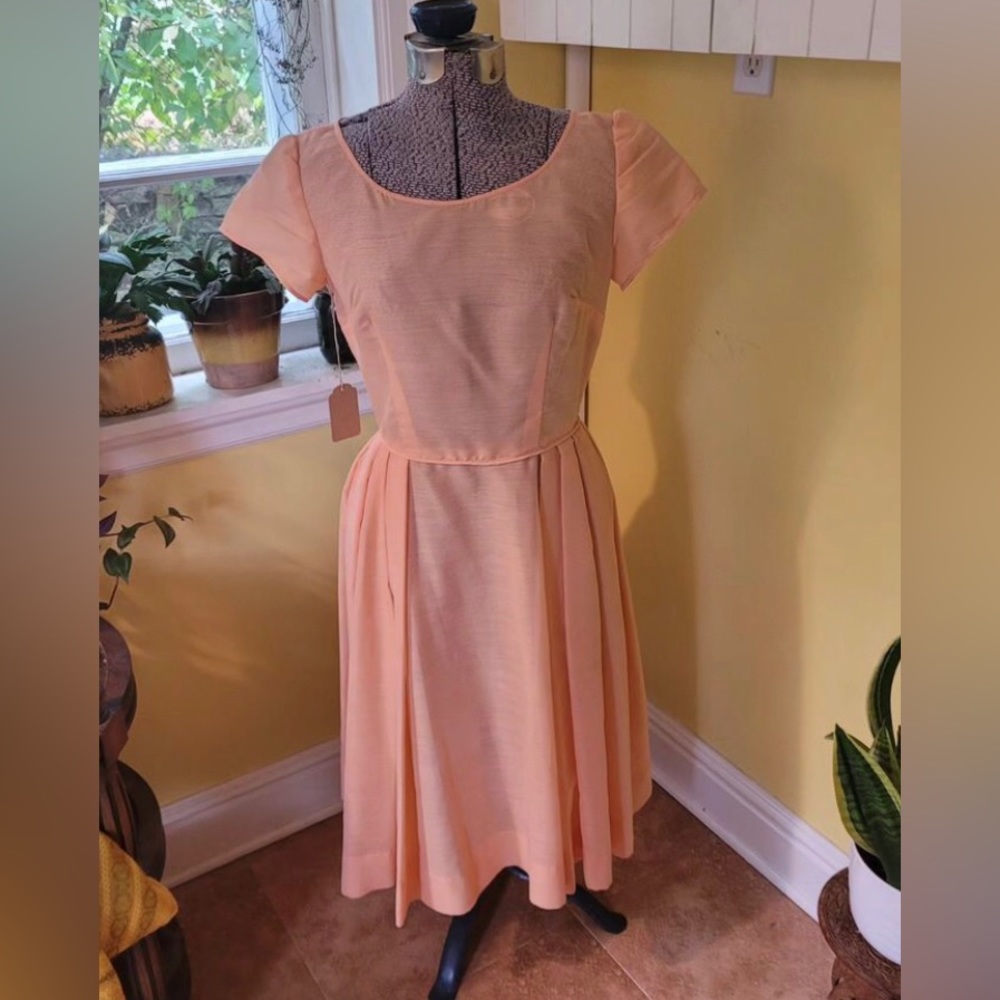 Vintage 1960s Peach Tea Dress, Handmade. Semi-sheer Cotton blend. US8
